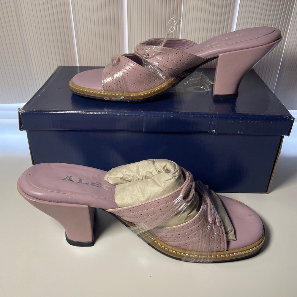 New With Box  Alec Dotti Pale Pink Leather Heels Women’s Size 9